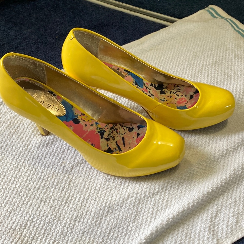 Bright yellow patent leather platform pumps, excellent condition.